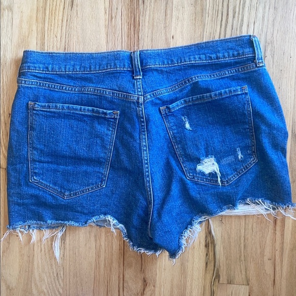 Old Navy Mid-Rise Denim Shorts in Blue - Picture 3 of 3